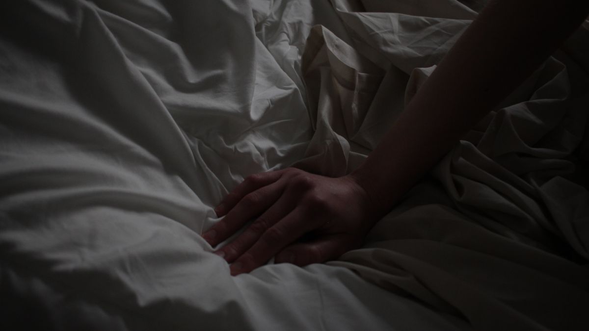 Why 16-Inch Deep Pocket Sheets Still Pop Off (And What Depth Actually Works)