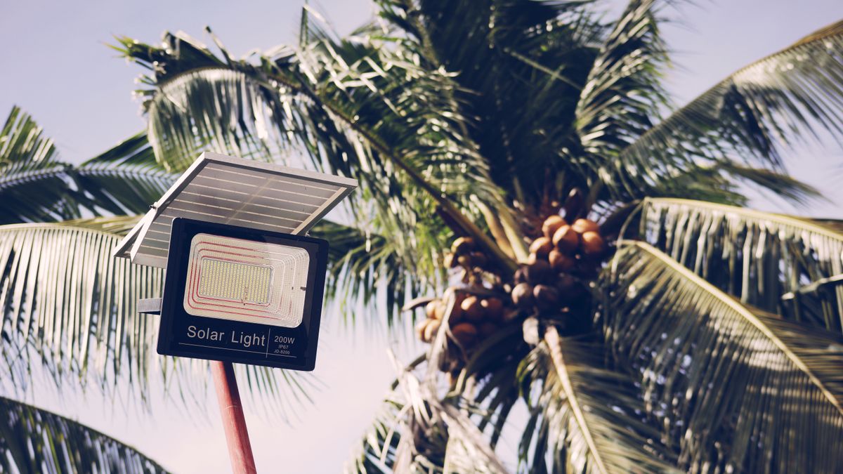 Solar Flood Lights Dim When the Panel Faces the Wrong Season