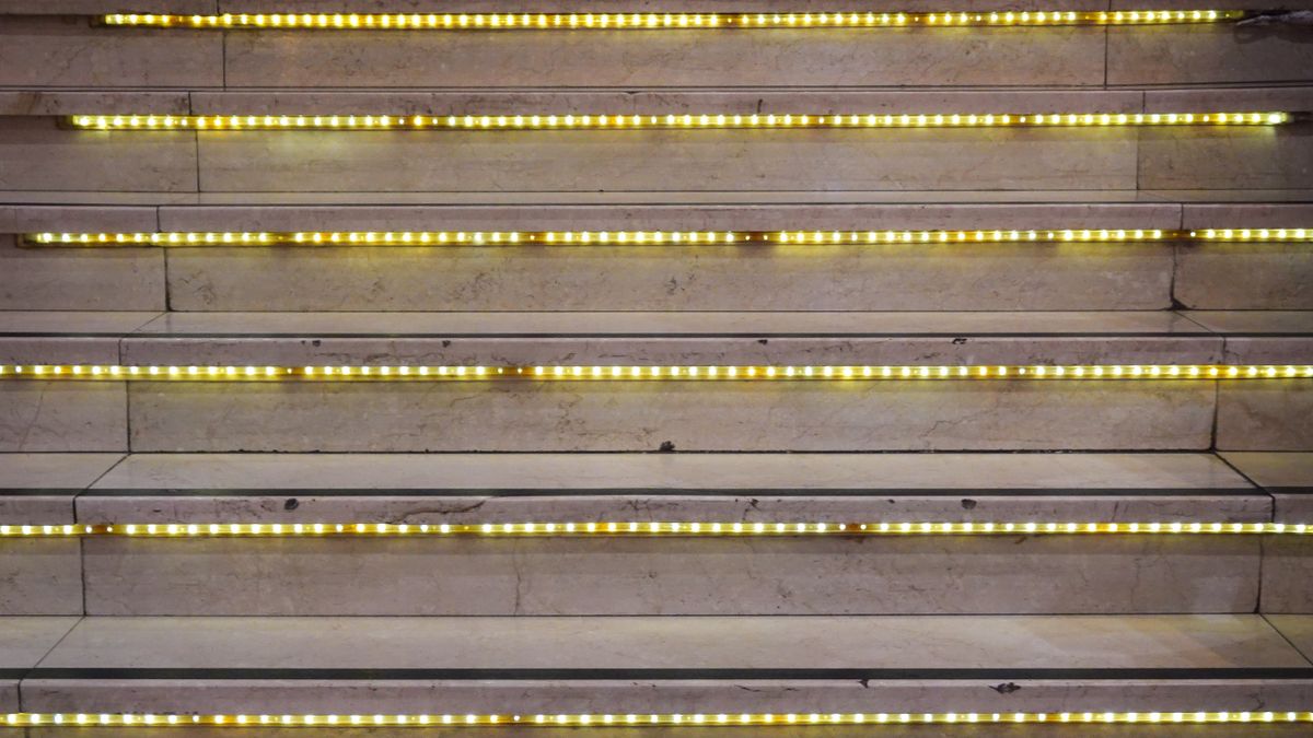 LED Strips Lose Brightness as Voltage Drops Along the Copper